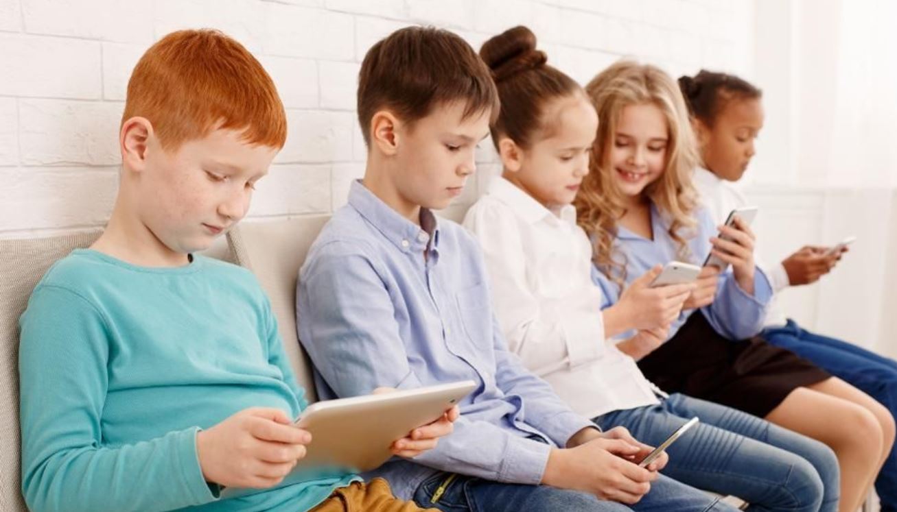 Kids On Smartphones